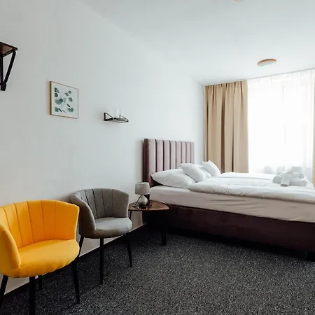 Black M - - Restauracia Guest house *