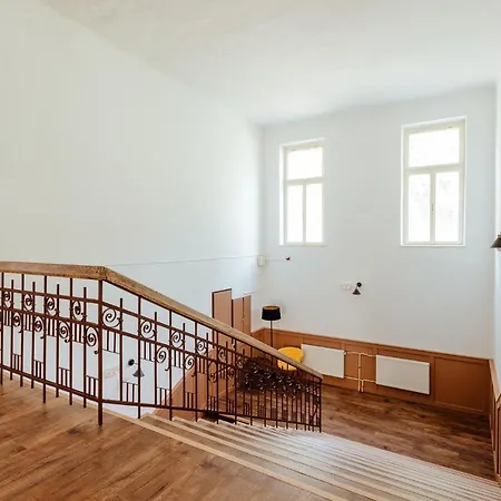 Black M - - Restauracia 3*