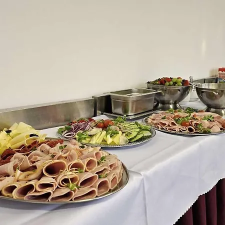 Black M - - Restauracia Gasthuis 3*