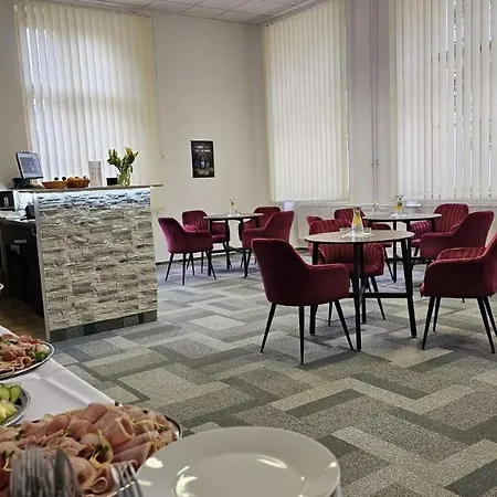 Black M - - Restauracia Guest house
