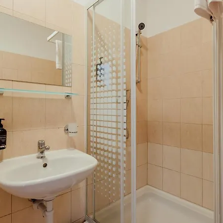 Black M - - Reštaurácia 3* Banská Štiavnica