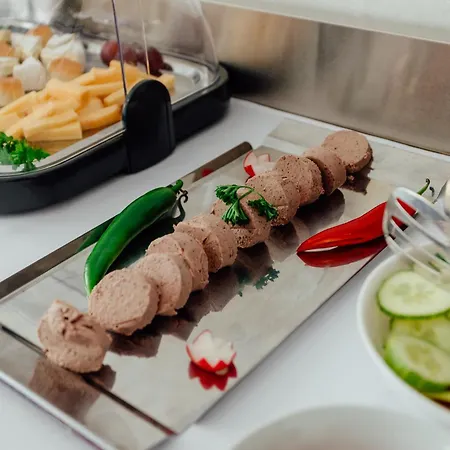 Black M - - Restauracia Guest house
