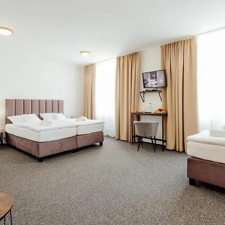 Black M - - Restauracia Guest house *